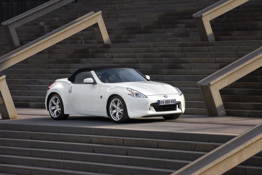  Nissan 370Z Roadster 2011 года  (фото 16 из 16)